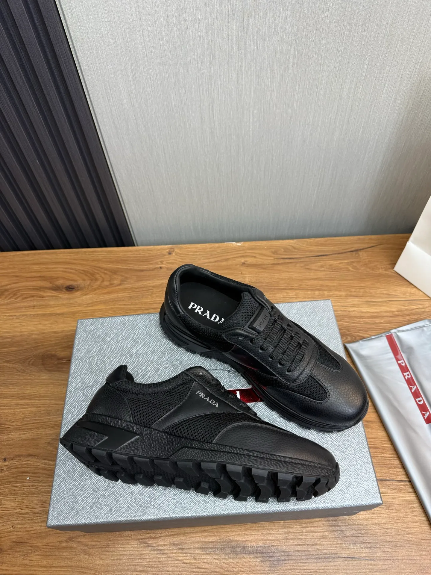 Men's shoes 💰560💰 [PRADA] Hot-selling men's shoes shipped 👏Official website synchronized ⬆️ Original cowhide fabric + cowhide lining, cowhide feet 🐮 1:1 shipment ✔️Original original bottom, 38-45 (45. Customized, non-refundable)